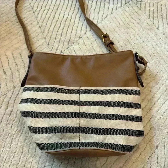 Cute RELIC purse. Blue and white stripe - Picture 6 of 6